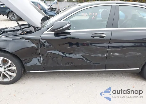 2017 Mercedes-Benz C 300 4Matic из США, поврежденный, VIN 55SWF4KBXHU186883